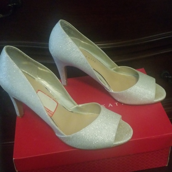 Heels - Picture 2 of 3